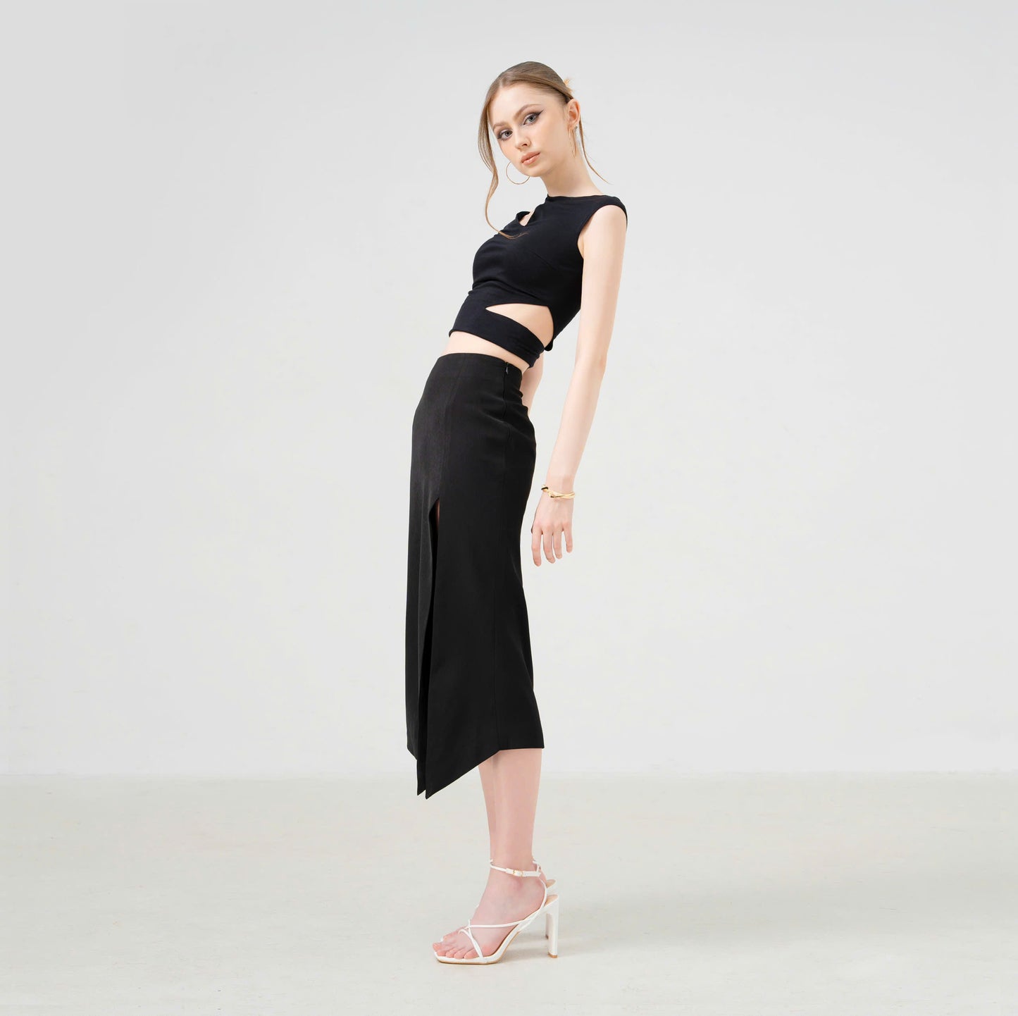 Aquaflame Essence Cutout Slit Design – Look 4